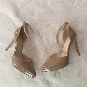 Jessica Simpson Nude Pump